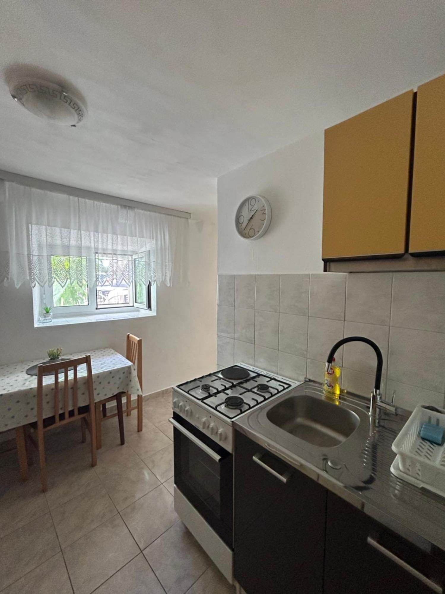 Sobe Gorana Hotel Zivogosce Bagian luar foto