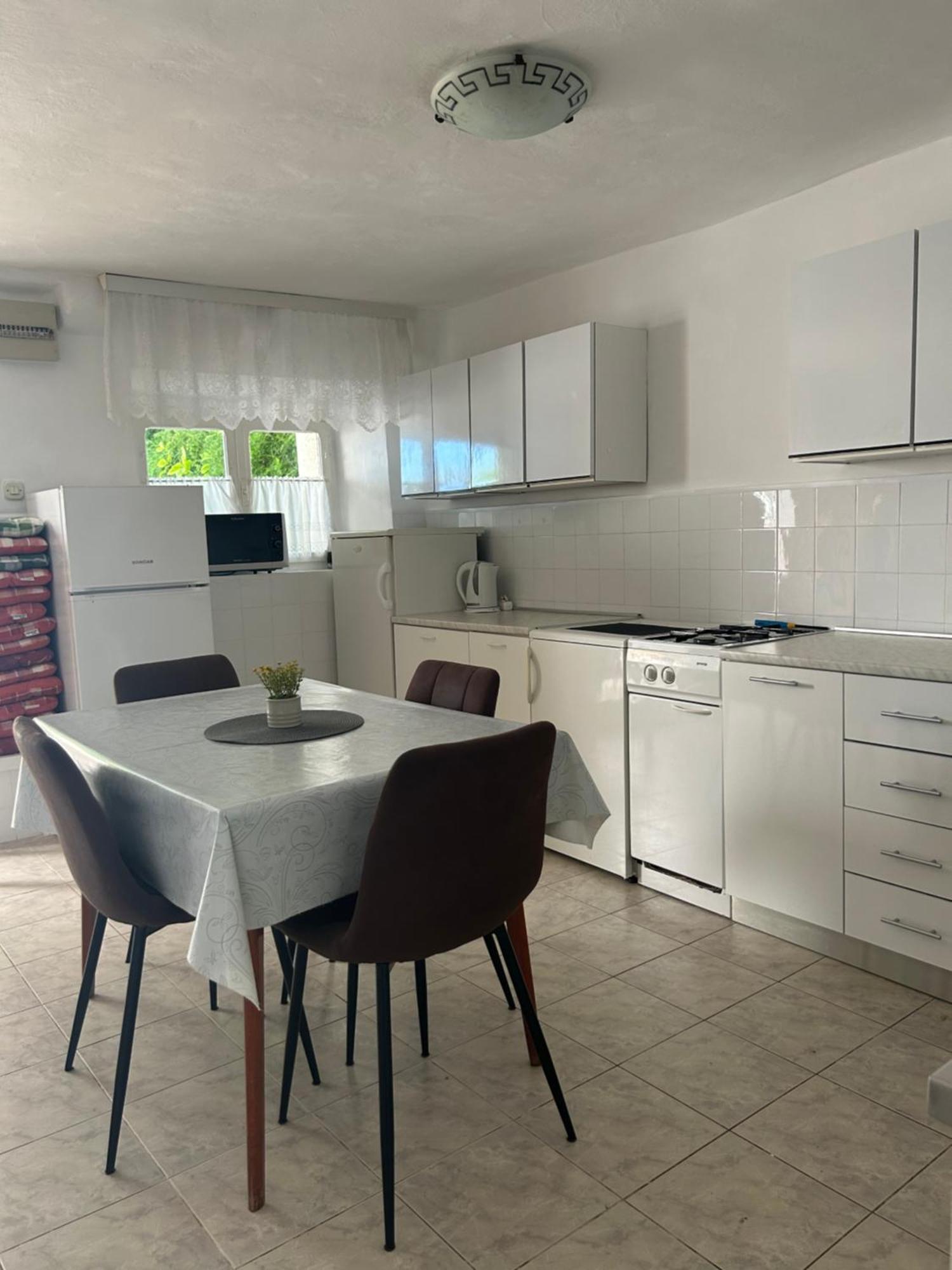 Sobe Gorana Hotel Zivogosce Bagian luar foto